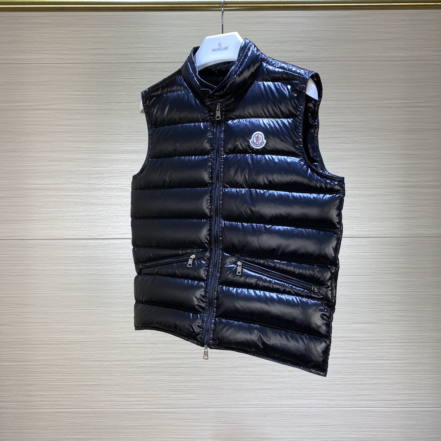 Moncler Vest In black - DesignerGu