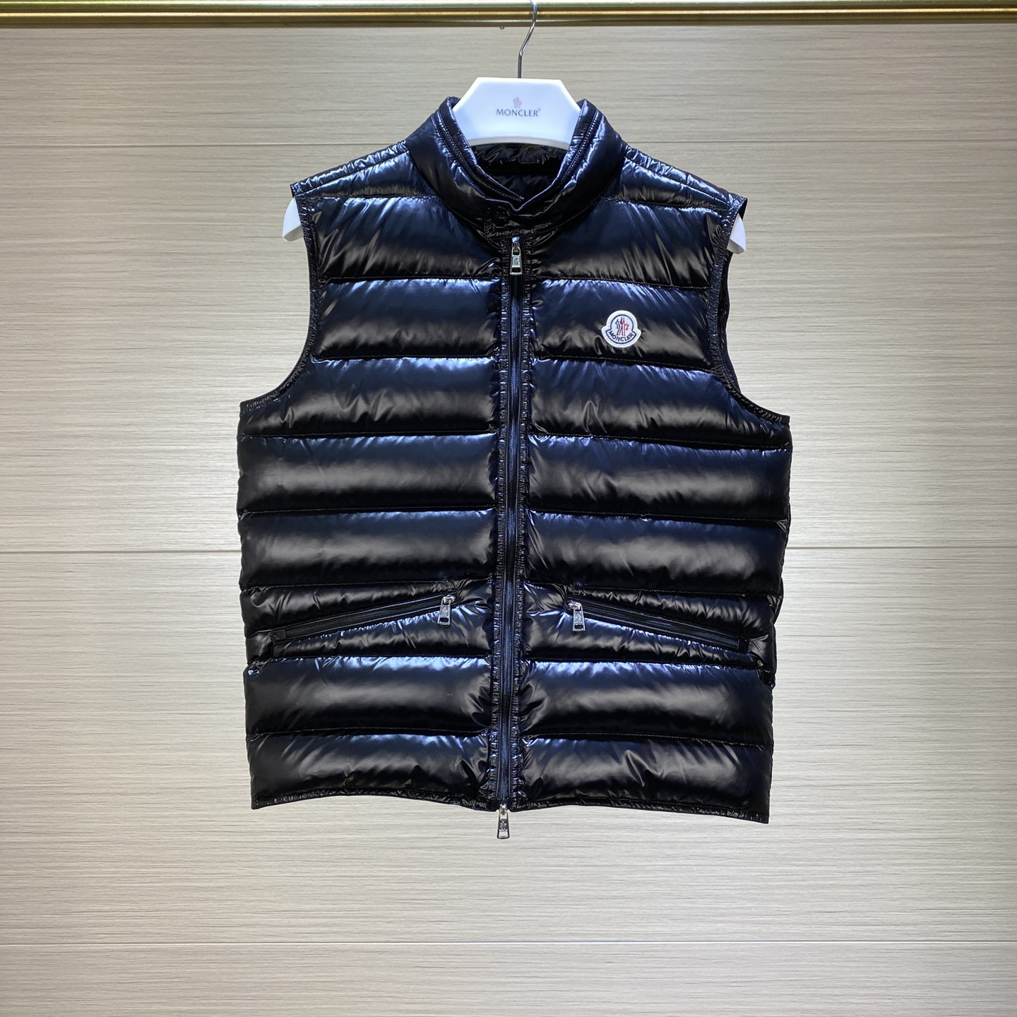 Moncler Vest In black - DesignerGu