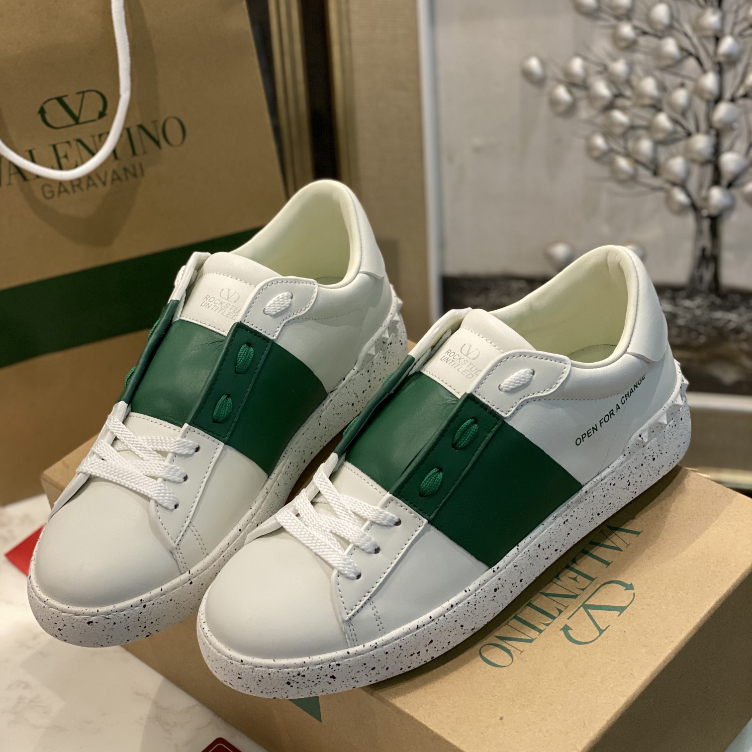 Valenti Open For A Change Sneaker In Bio-Based Material In White/Green - DesignerGu