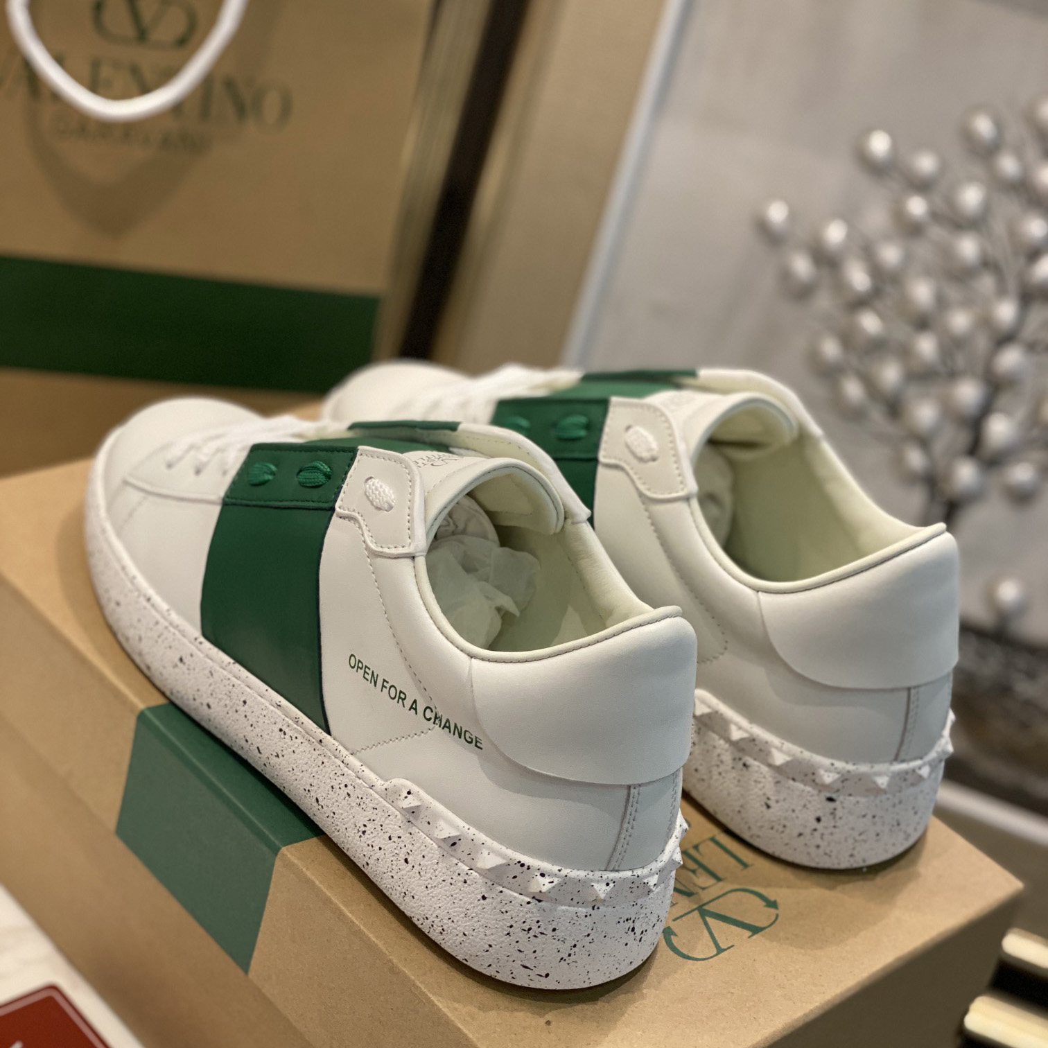 Valenti Open For A Change Sneaker In Bio-Based Material In White/Green - DesignerGu