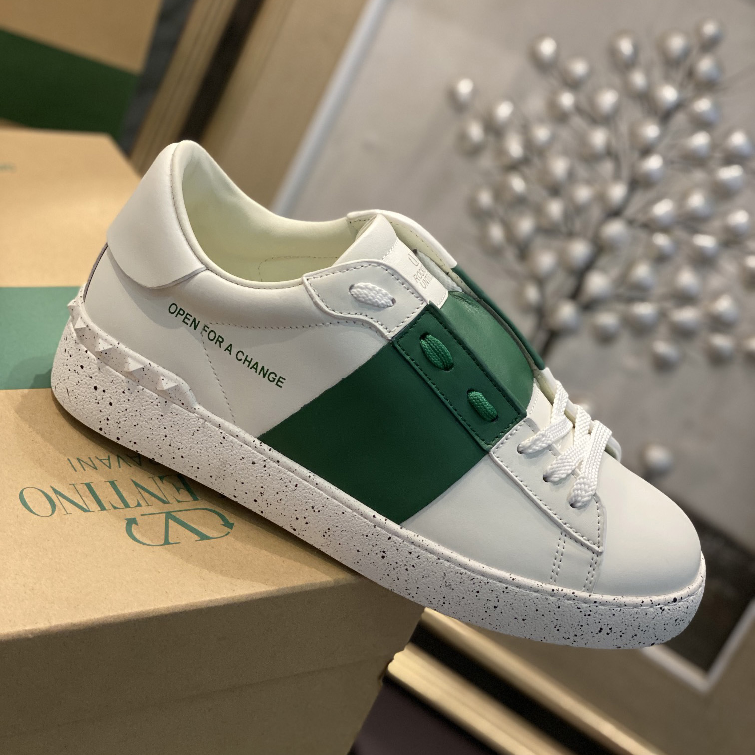 Valenti Open For A Change Sneaker In Bio-Based Material In White/Green - DesignerGu