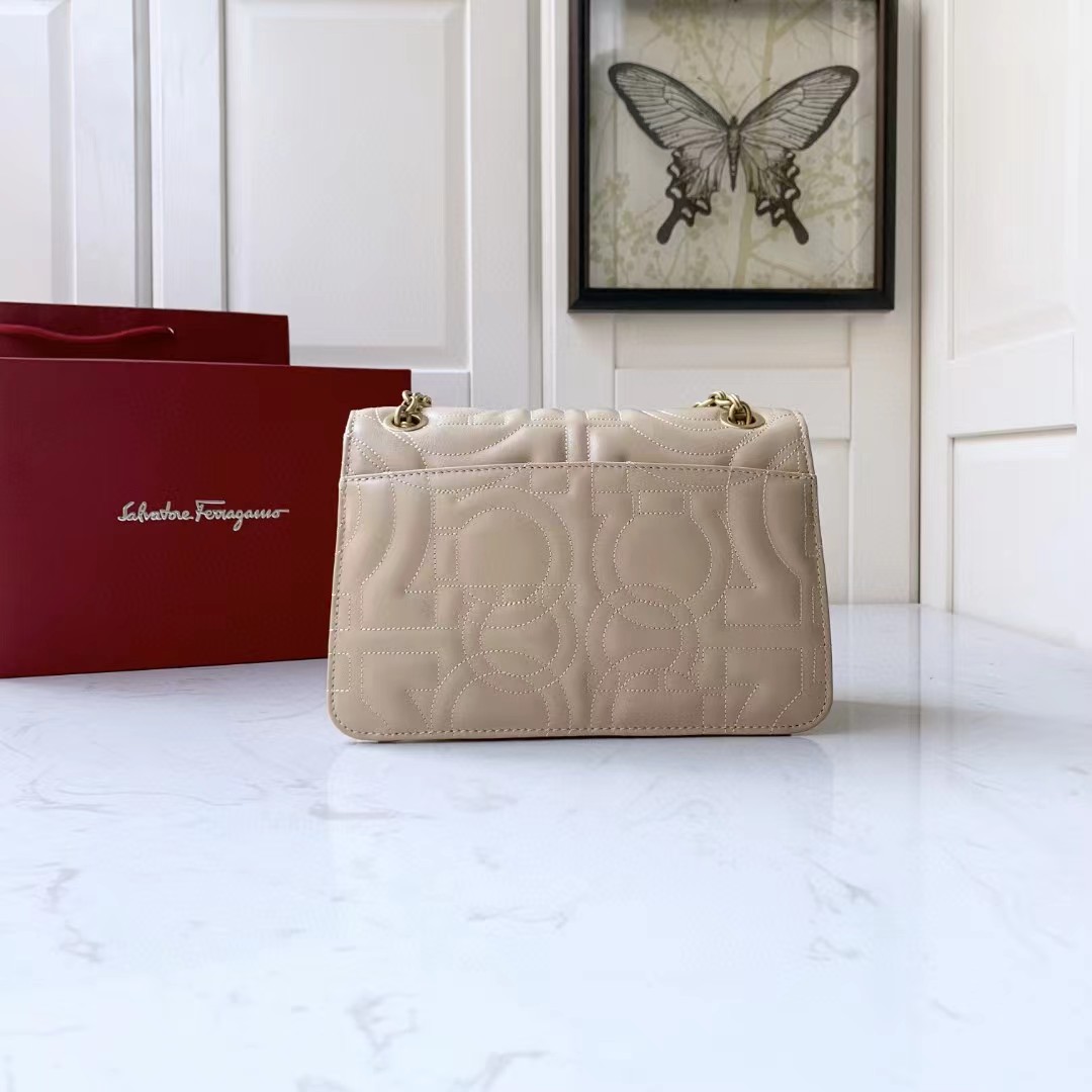 Ferragamo Leather Shoulder Bag(25-16-9cm)   - DesignerGu