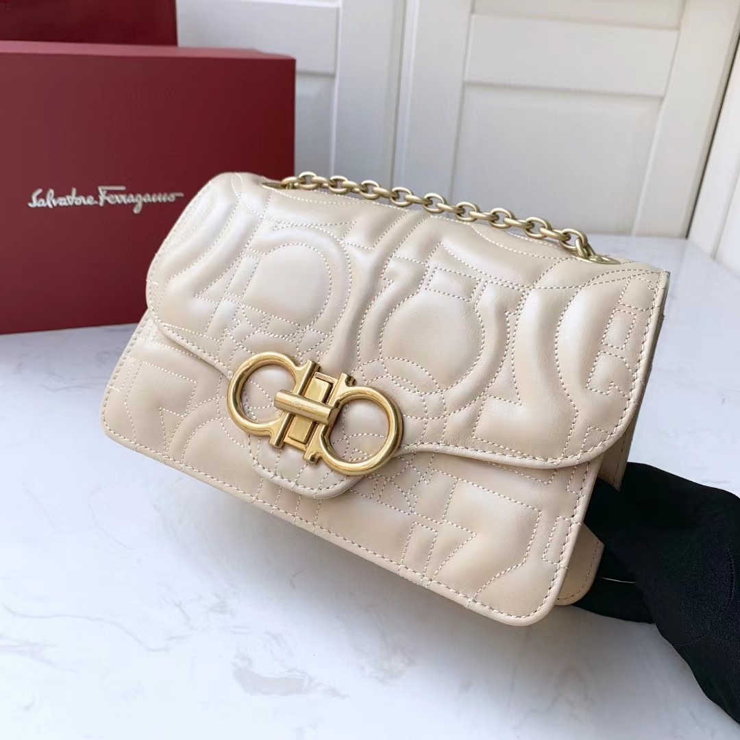 Ferragamo Leather Shoulder Bag(25-16-9cm)   - DesignerGu