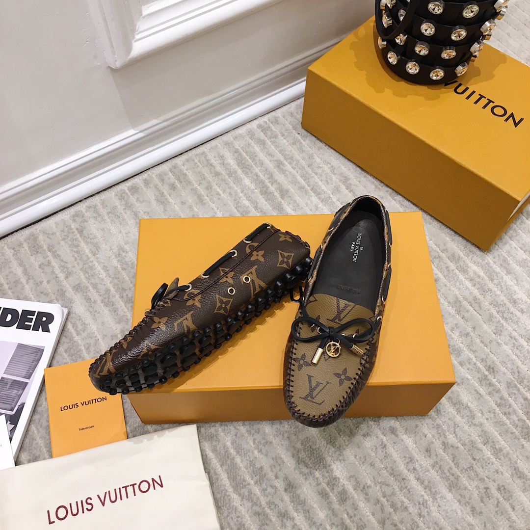 Louis Vuitton Gloria Flat Loafer    1A65IZ - DesignerGu