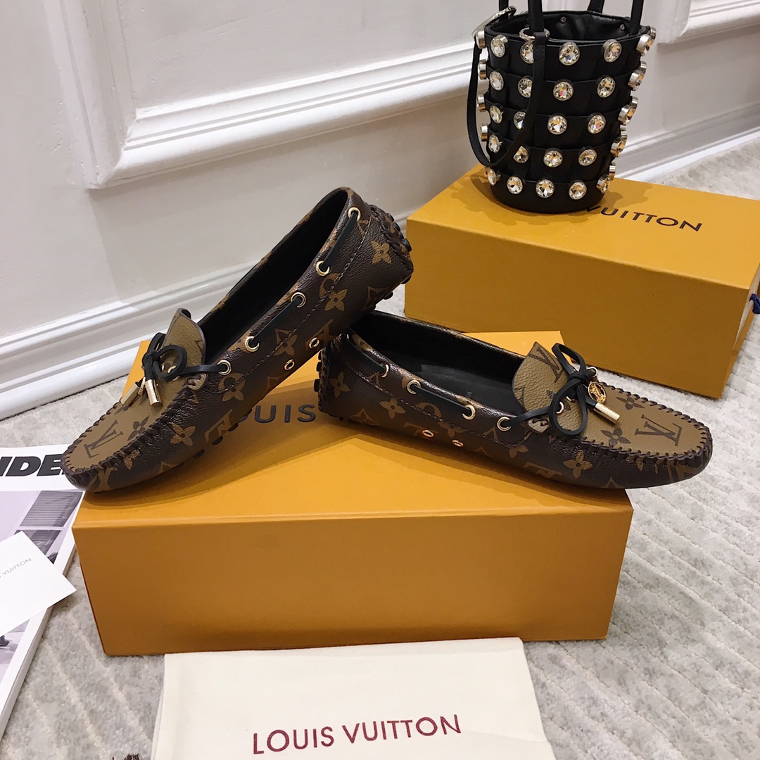 Louis Vuitton Gloria Flat Loafer    1A65IZ - DesignerGu