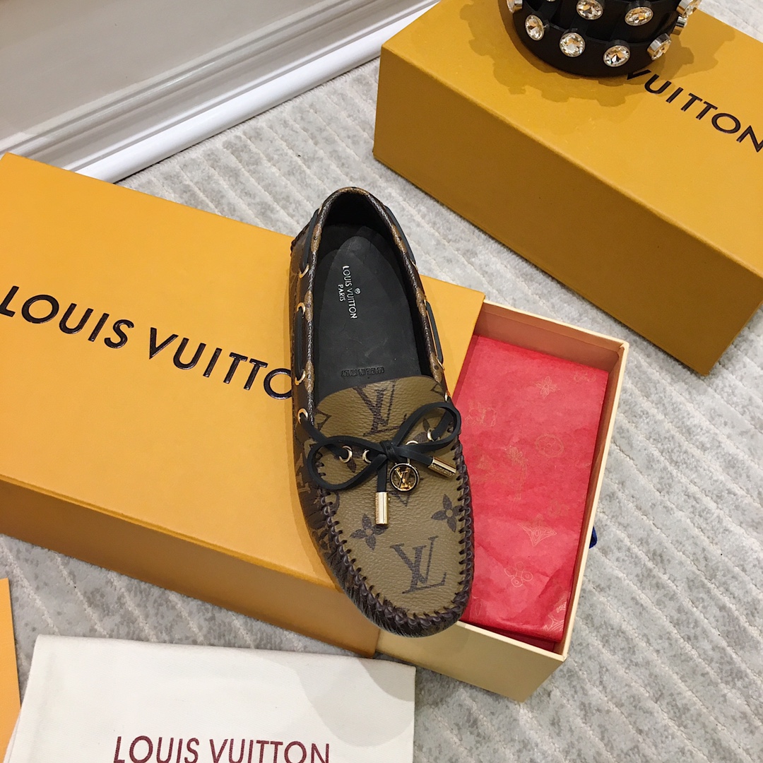 Louis Vuitton Gloria Flat Loafer    1A65IZ - DesignerGu