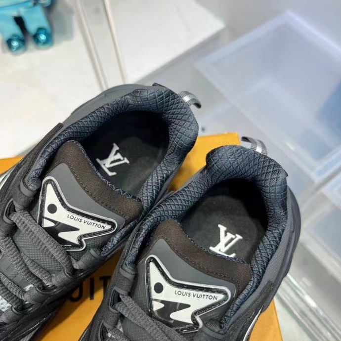 Louis Vuitton Runner Tatic Sneaker(Upon UK Size) - DesignerGu