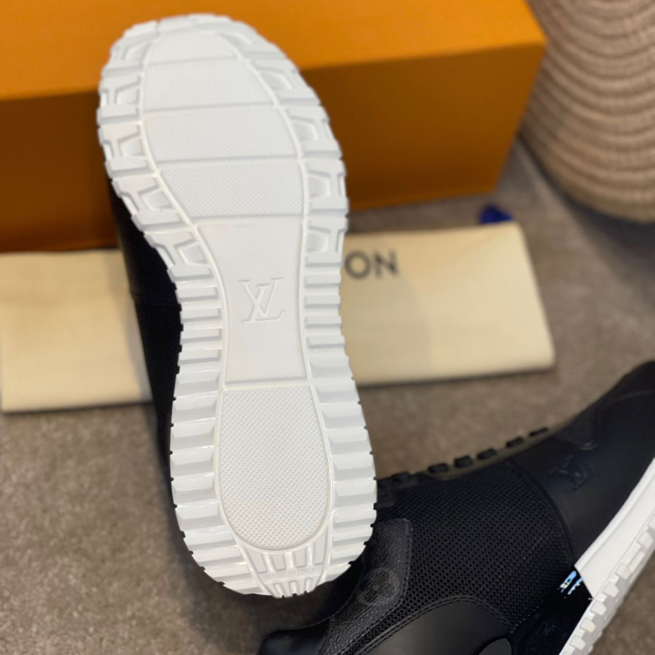 Louis Vuitton Run Away Sneaker    1A5AXB - DesignerGu