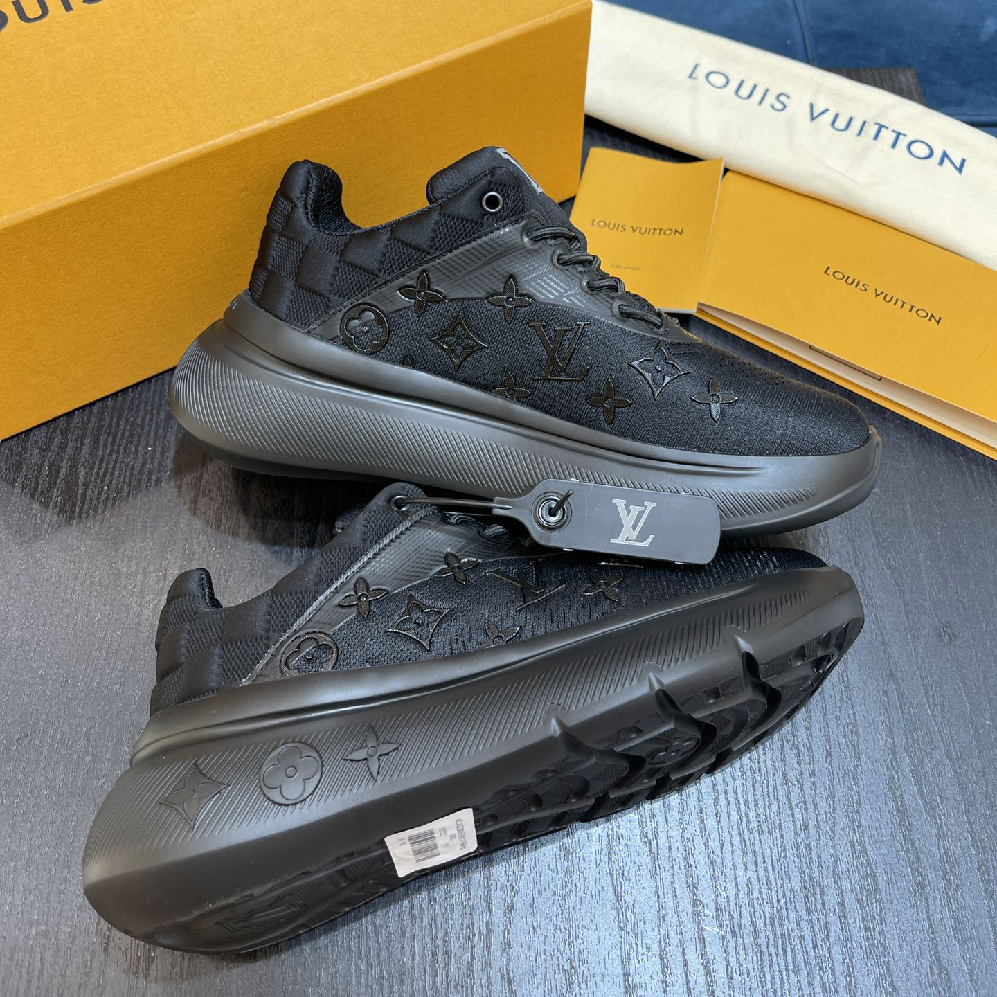 Louis Vuitton Show Up Sneaker    1A9JRJ - DesignerGu