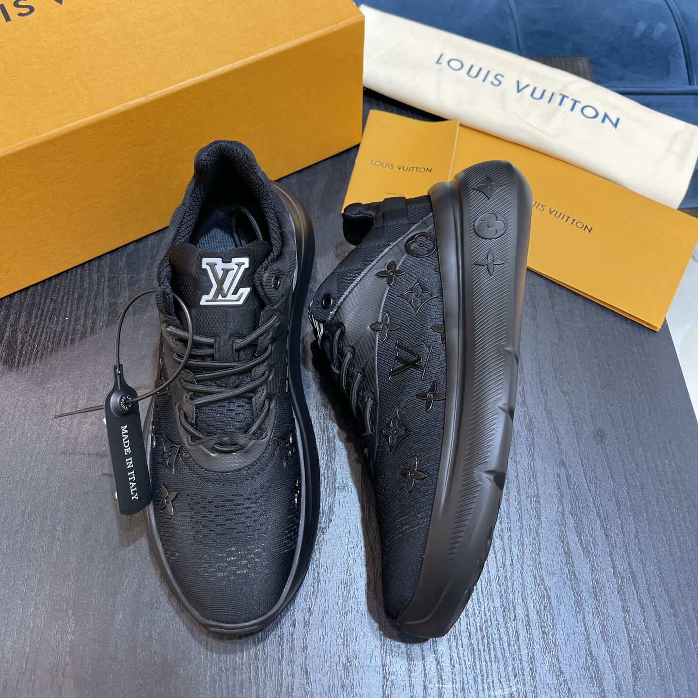 Louis Vuitton Show Up Sneaker    1A9JRJ - DesignerGu