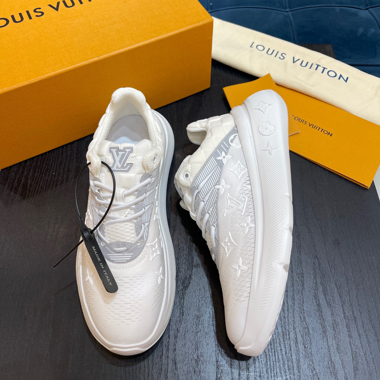 Louis Vuitton Show Up Sneaker    1A9JR3 - DesignerGu