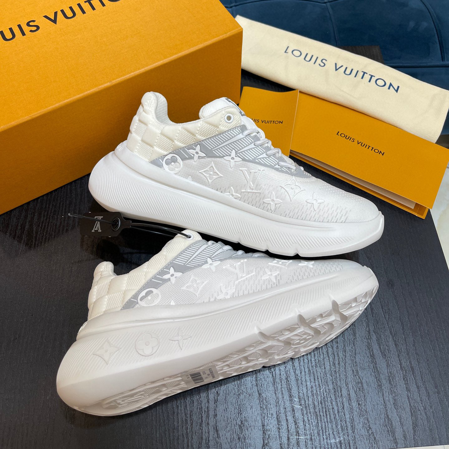 Louis Vuitton Show Up Sneaker    1A9JR3 - DesignerGu