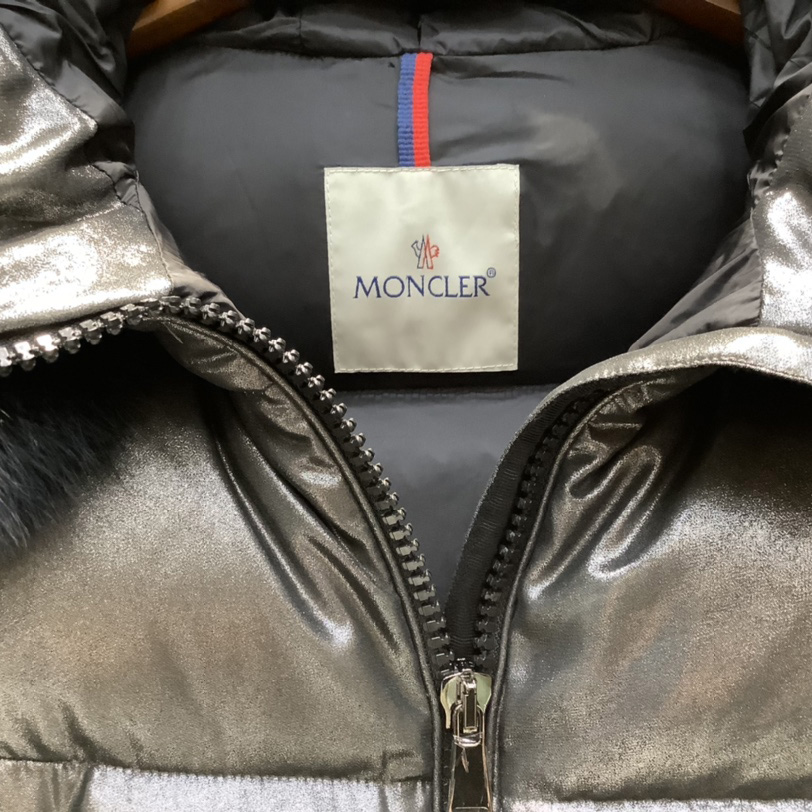 Moncler Laiche Short Down Jacket - DesignerGu