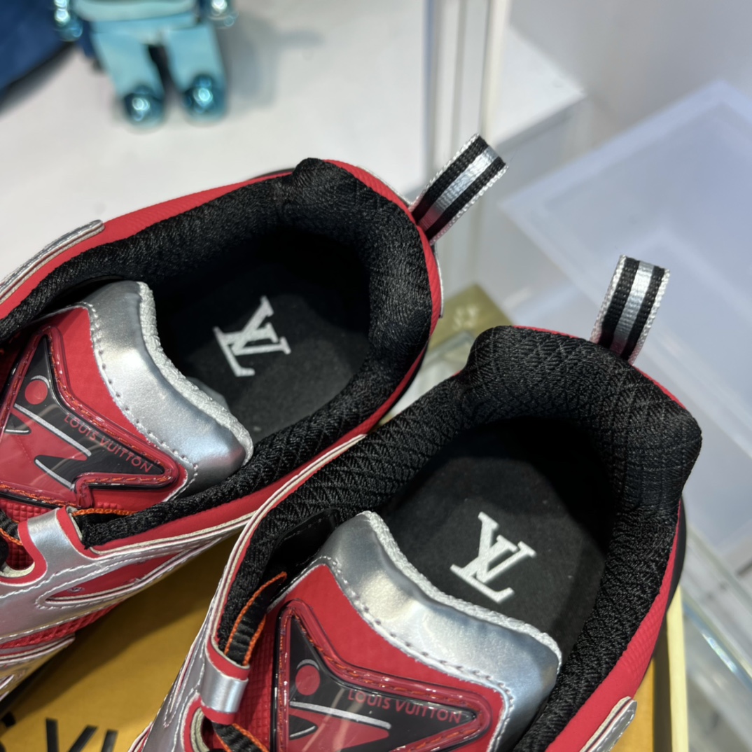 Louis Vuitton  LV Runner Tatic Sneaker     1AA39A - DesignerGu