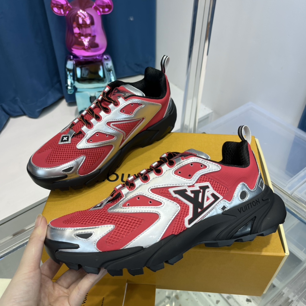 Louis Vuitton  LV Runner Tatic Sneaker     1AA39A - DesignerGu