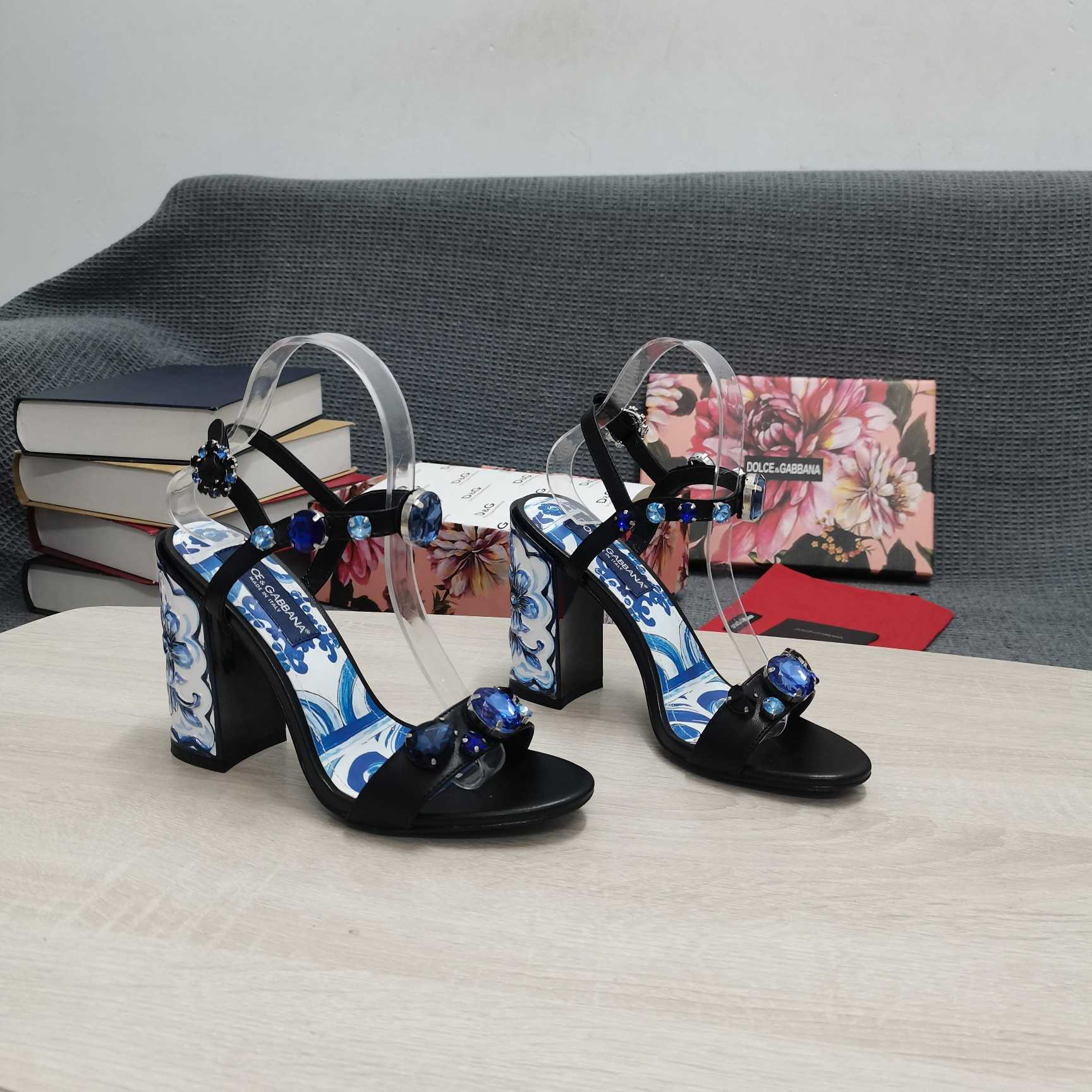 Dolce & Gabbana Patent Leather Sandals With Embroidery And Painted Heel - DesignerGu