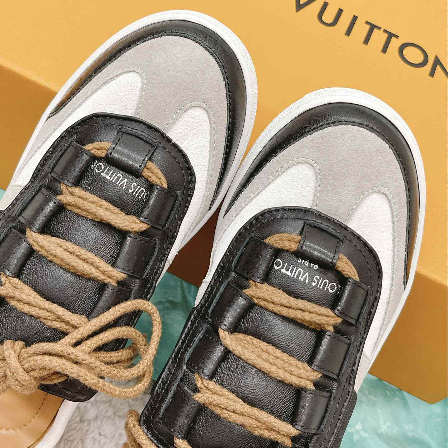 Louis Vuitton Lous Open Back Sneaker    1AAOO2 - DesignerGu