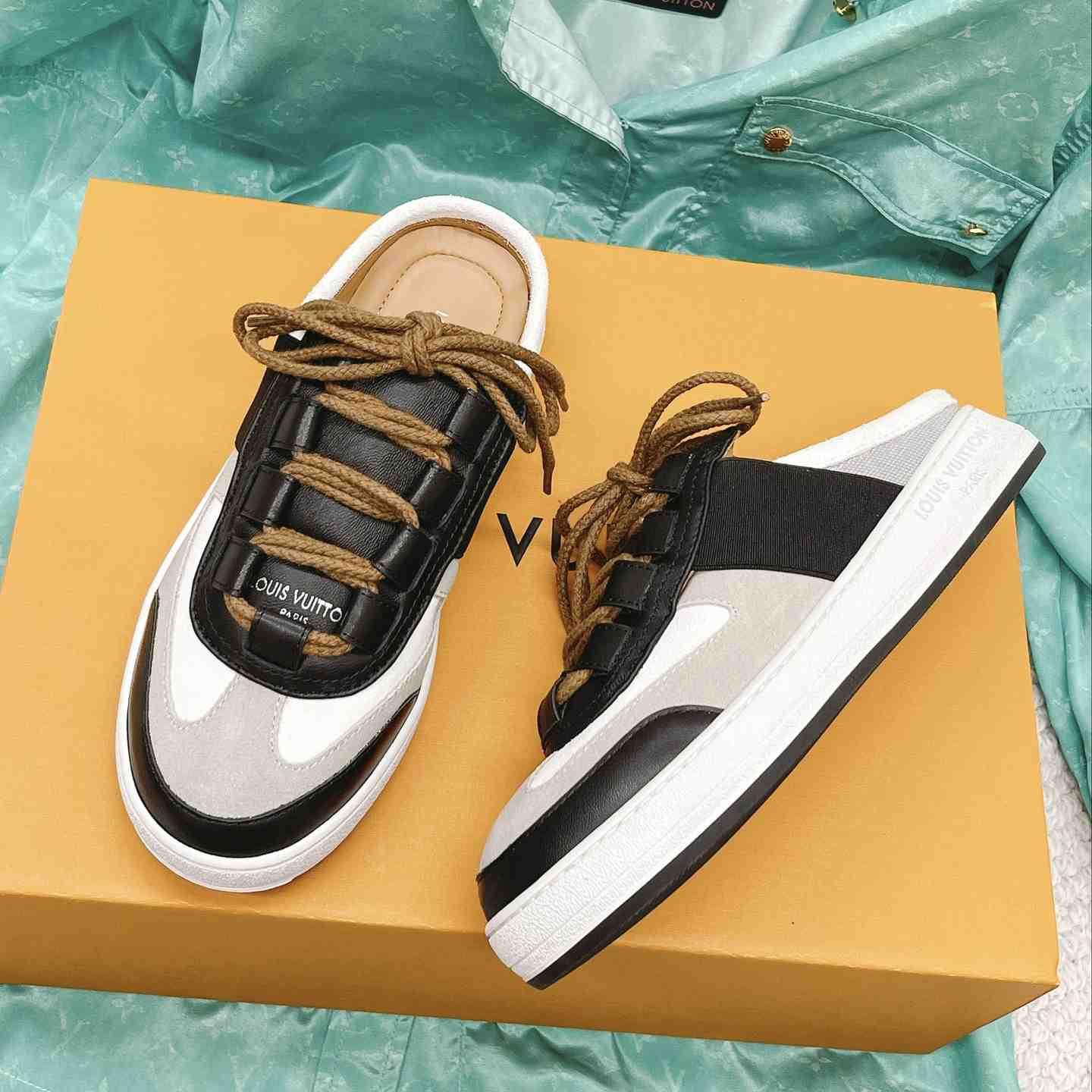 Louis Vuitton Lous Open Back Sneaker    1AAOO2 - DesignerGu