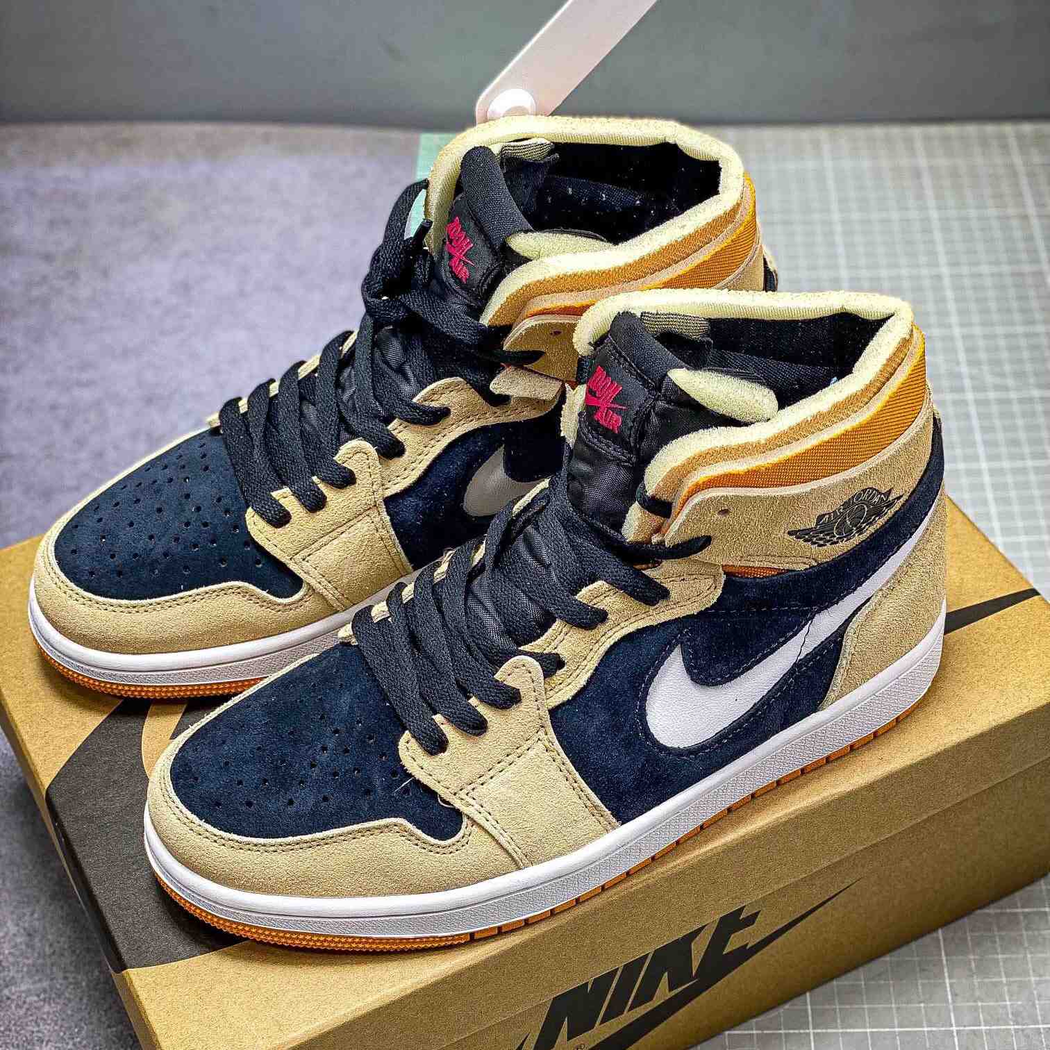 Air Jordan 1 Zoom CMFT AJ1  Sneaker    CT0978-200 - DesignerGu