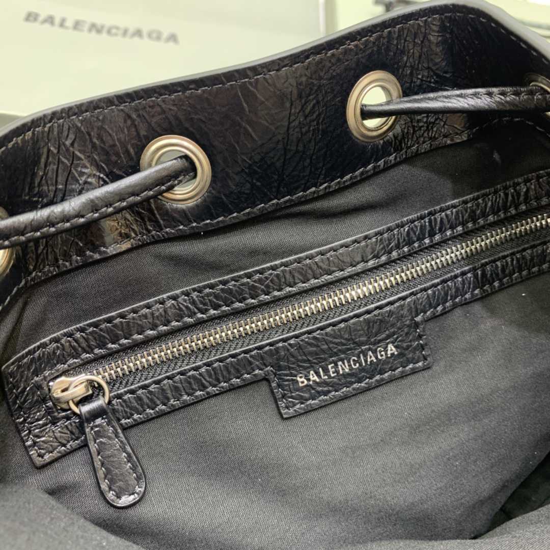 Balenciaga Le Cagole Small Bucket Bag In Black Arena Lambskin, Aged-Silver Hardware(30-22.9-17cm) - DesignerGu