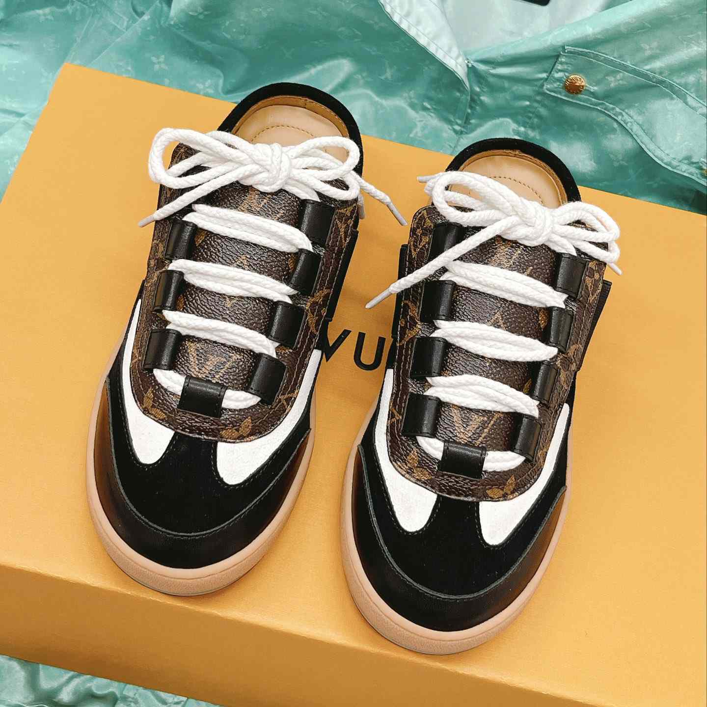 Louis Vuitton Lous Open Back Sneaker    1AAOOH - DesignerGu