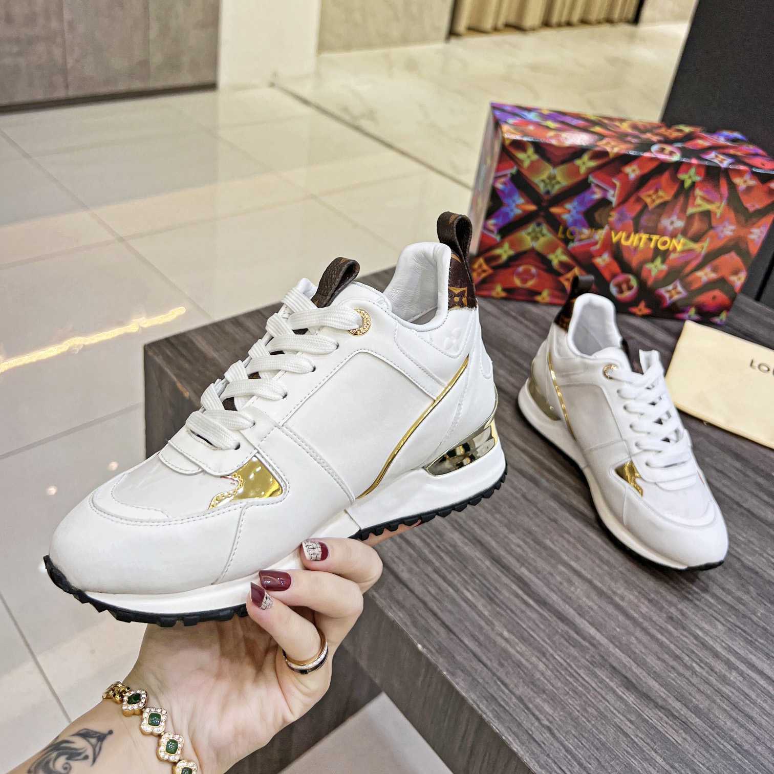 Louis Vuitton Run away Sneaker      1AAP40 - DesignerGu