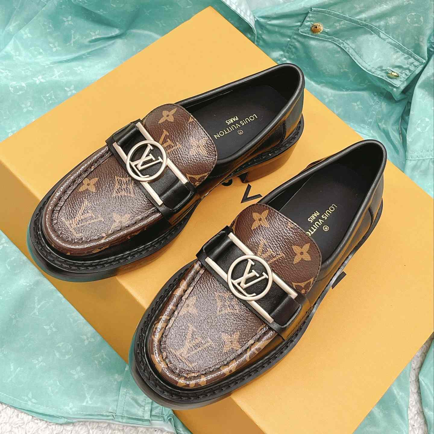 Louis Vuitton Academy Loafer    1A7TXK - DesignerGu