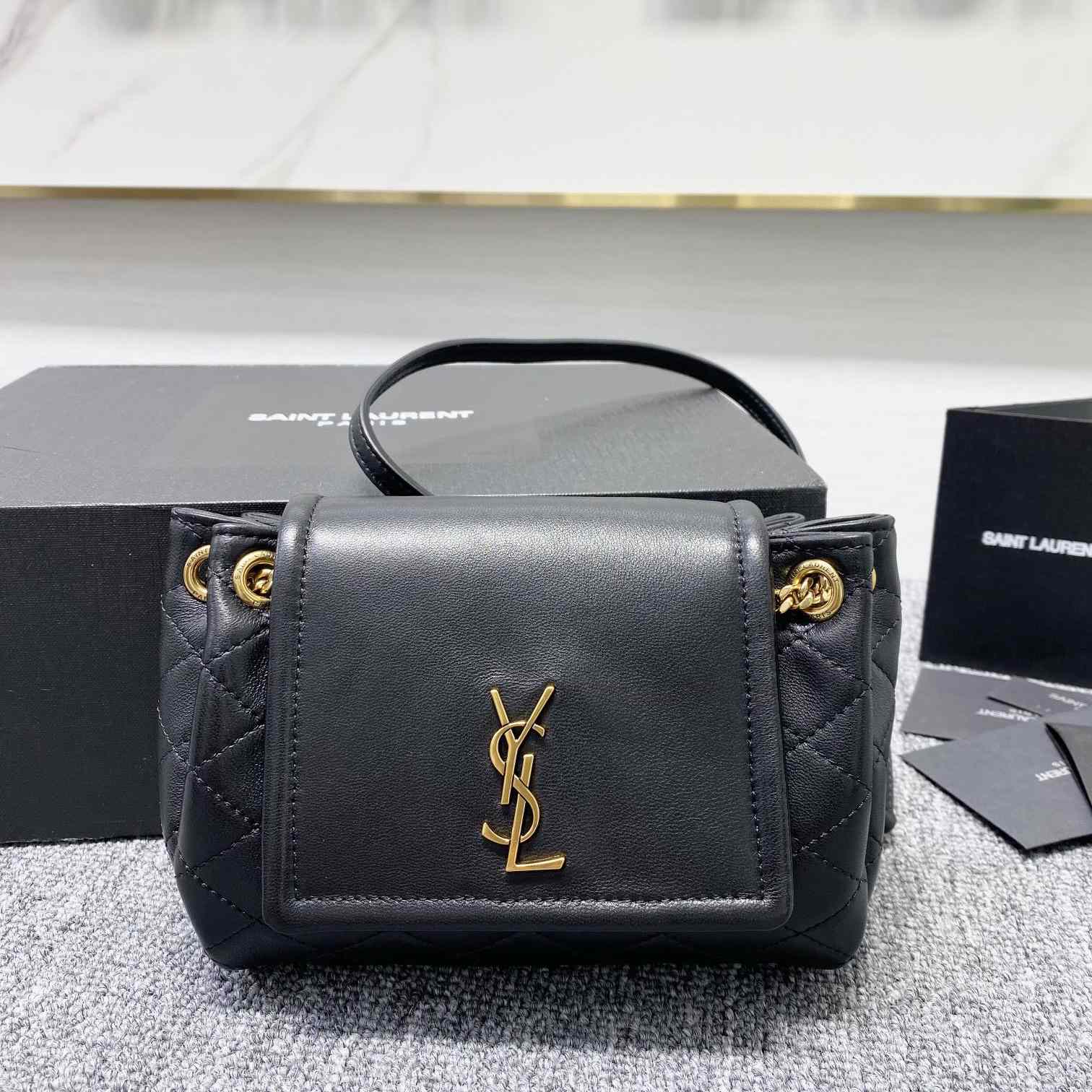 Saint Laurent Mini Nolita In Lambskin(18-13-6cm) - DesignerGu