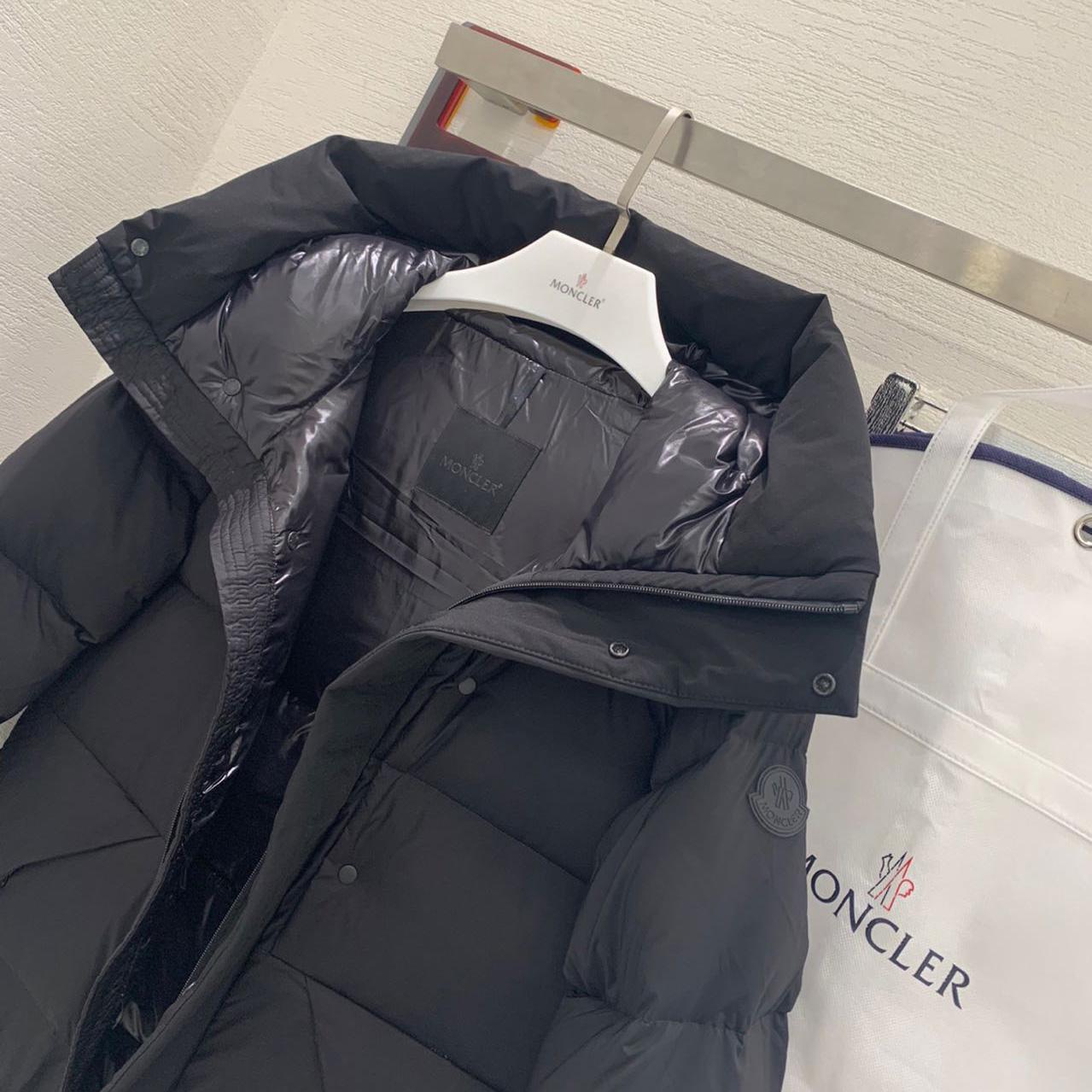 Moncler Short Down Jacket - DesignerGu