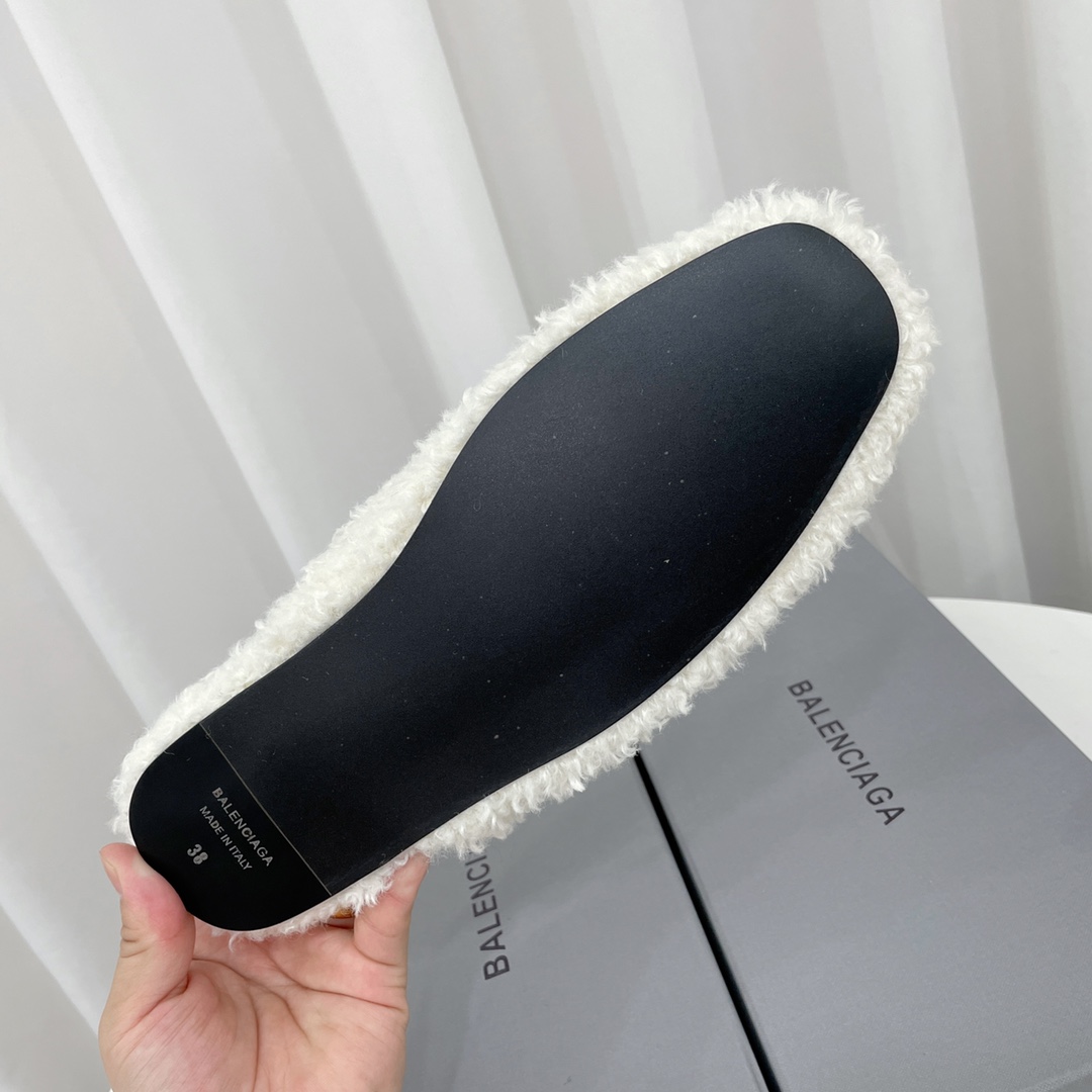 Balenciaga Cosy BB Mule In White Fake Shearling - DesignerGu