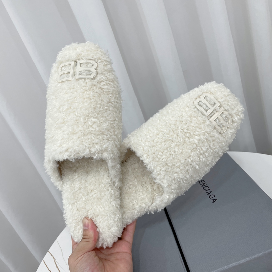 Balenciaga Cosy BB Mule In White Fake Shearling - DesignerGu