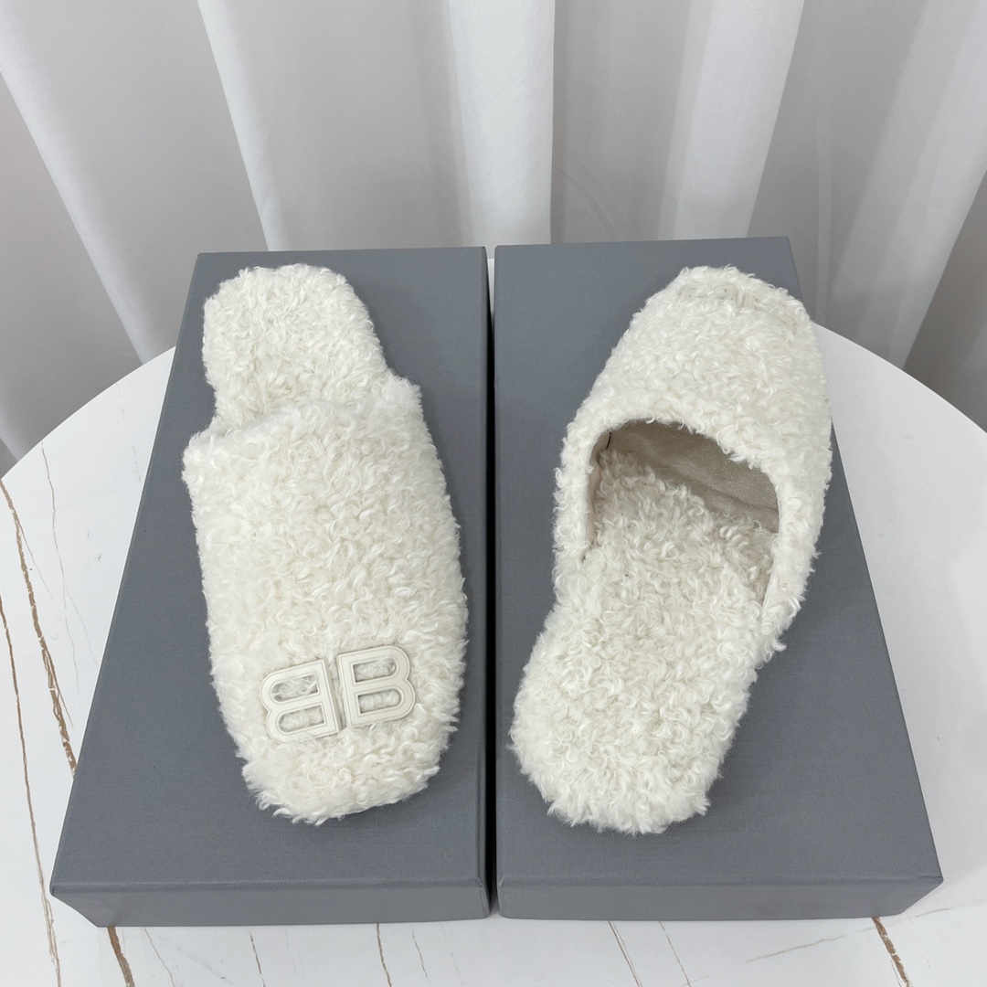 Balenciaga Cosy BB Mule In White Fake Shearling - DesignerGu