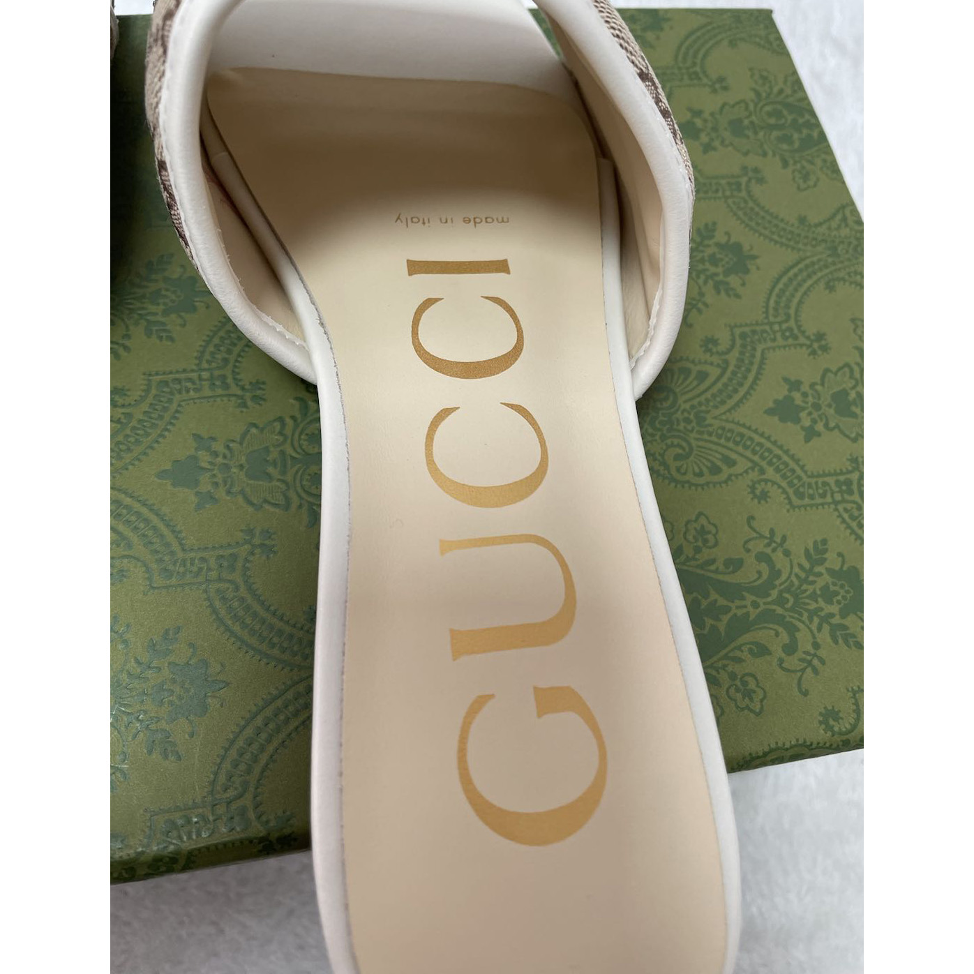 Gucci Women's slide sandal with Double G - DesignerGu