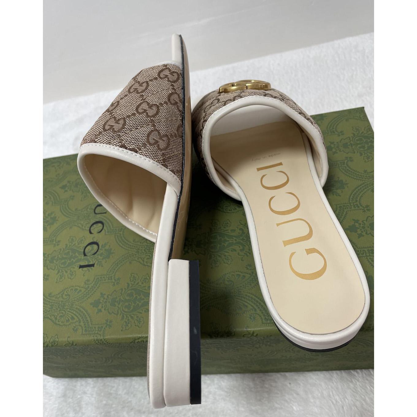 Gucci Women's slide sandal with Double G - DesignerGu