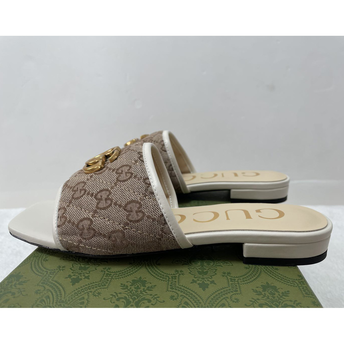 Gucci Women's slide sandal with Double G - DesignerGu