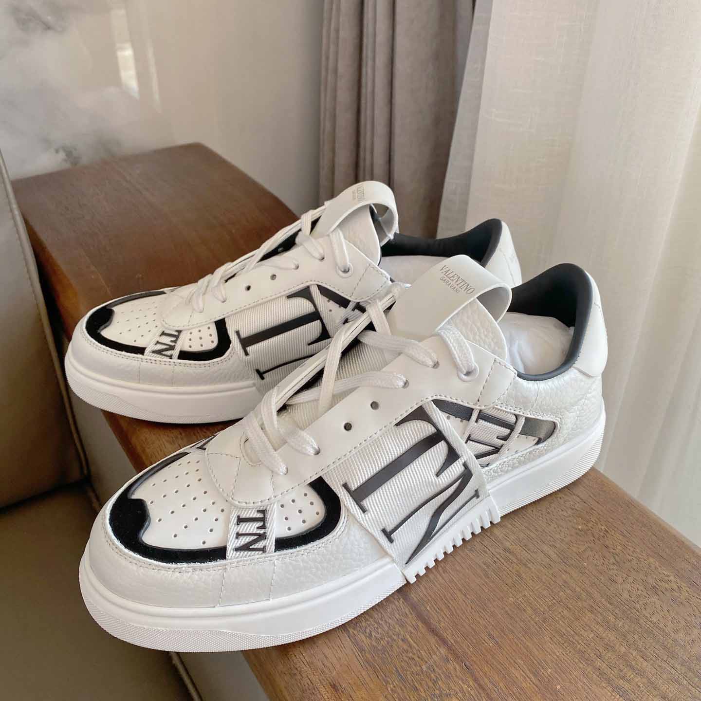 Valenti Low-Top Calfskin Vl7n Sneaker With Bands - DesignerGu