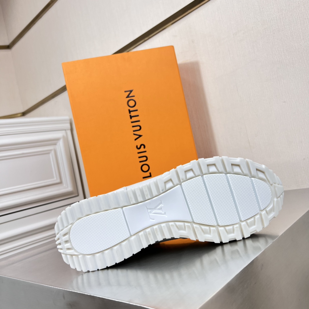 Louis Vuitton Run Away Sneaker      1A9ZK2 - DesignerGu