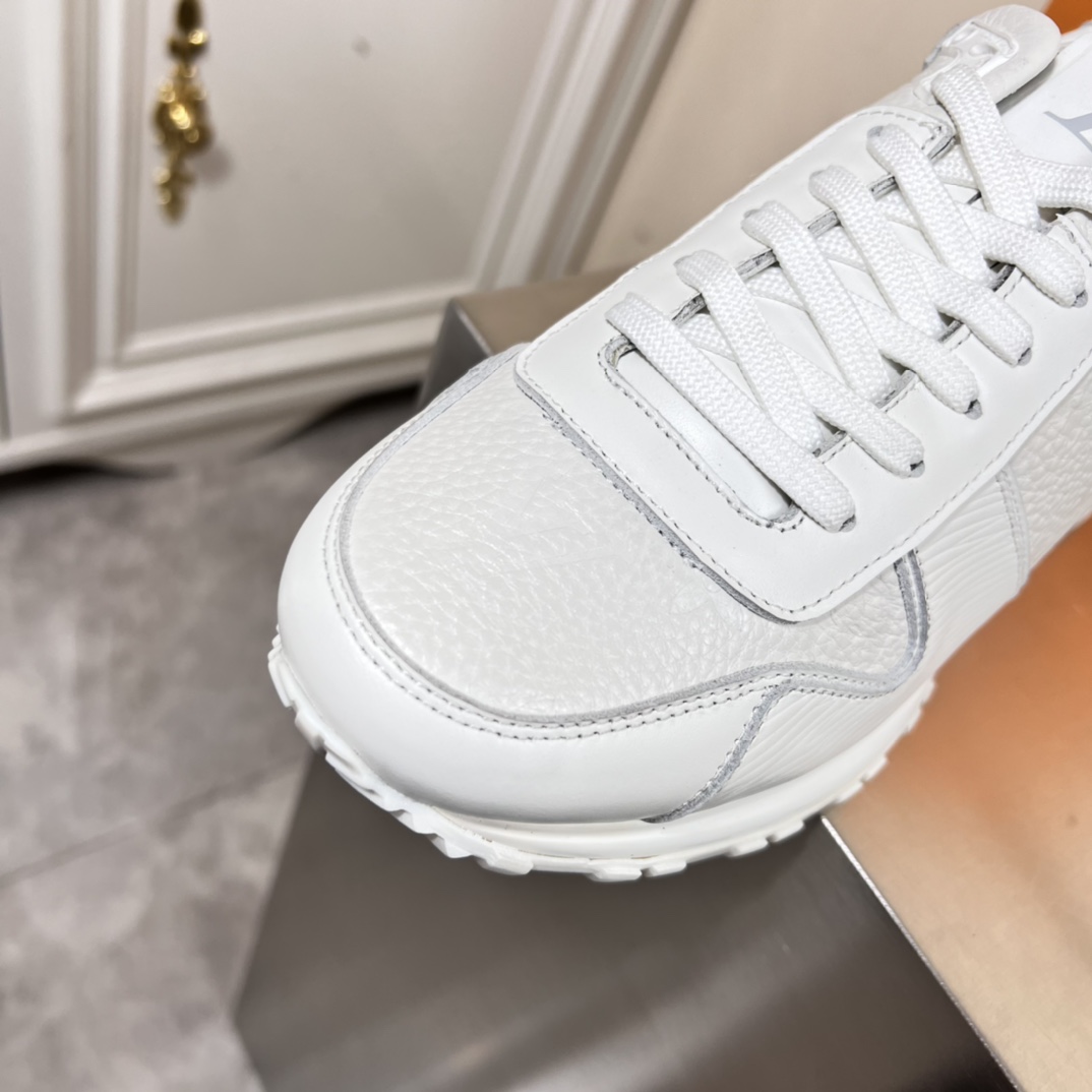 Louis Vuitton Run Away Sneaker      1A9ZK2 - DesignerGu