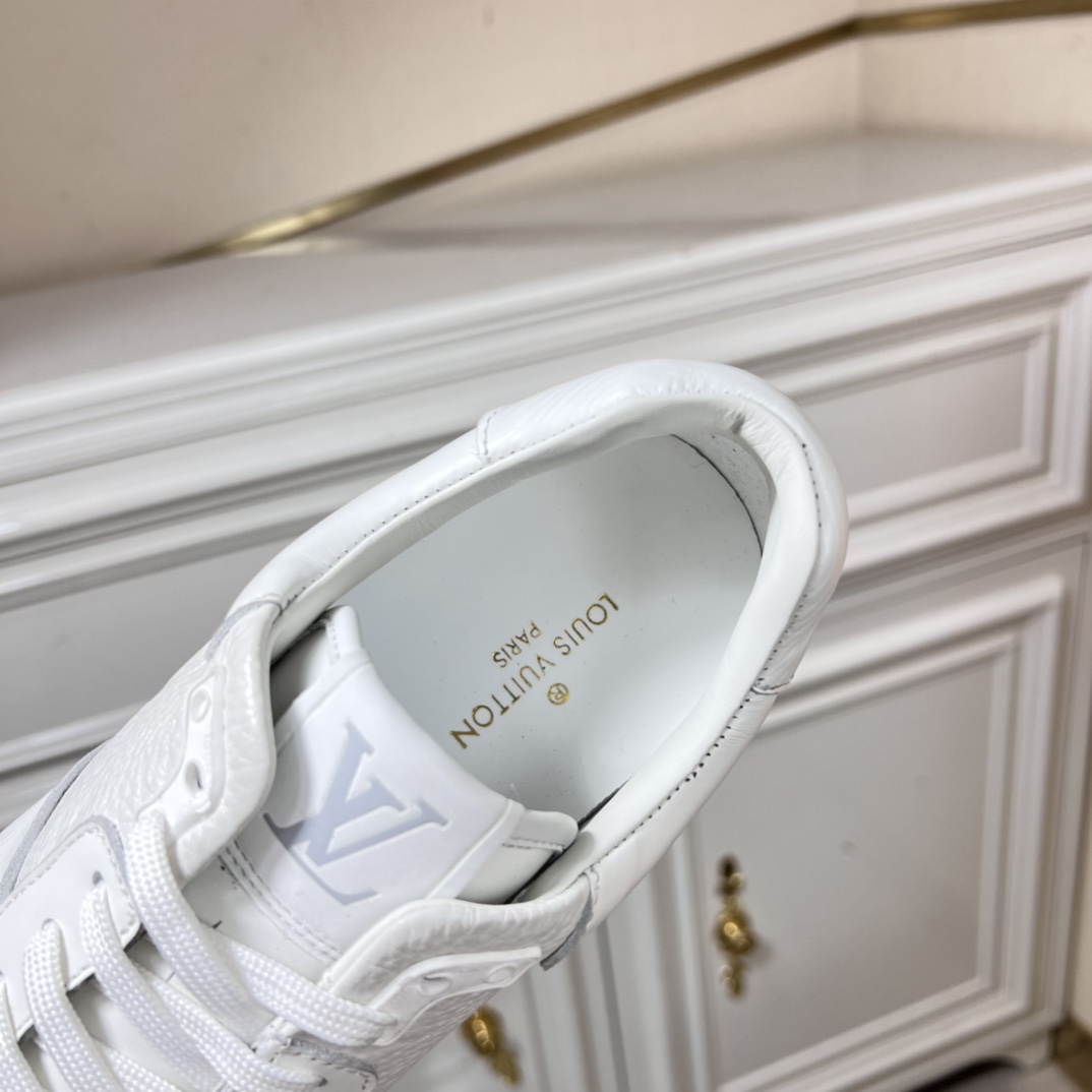 Louis Vuitton Run Away Sneaker      1A9ZK2 - DesignerGu