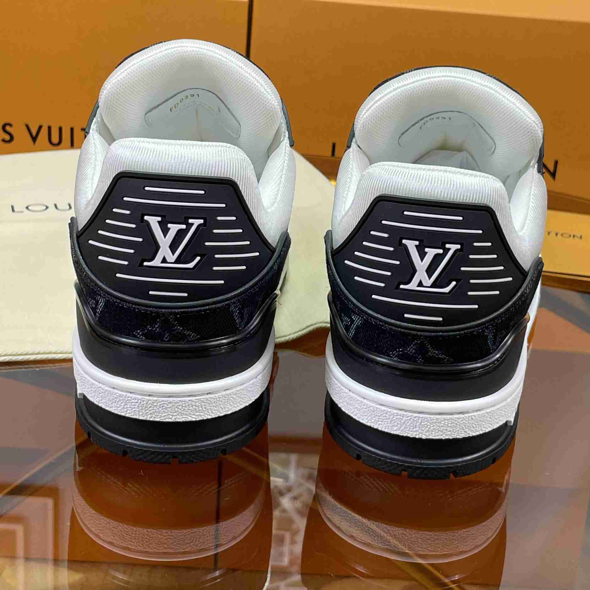 Louis Vuitton LV Trainer Sneaker       1A9JGB - DesignerGu