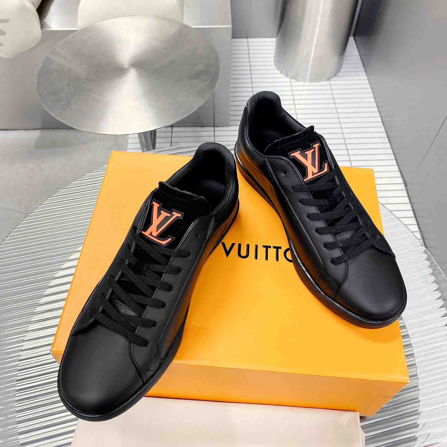 Louis Vuitton Luxembourg Samothrace Sneakers   1A9JCM - DesignerGu