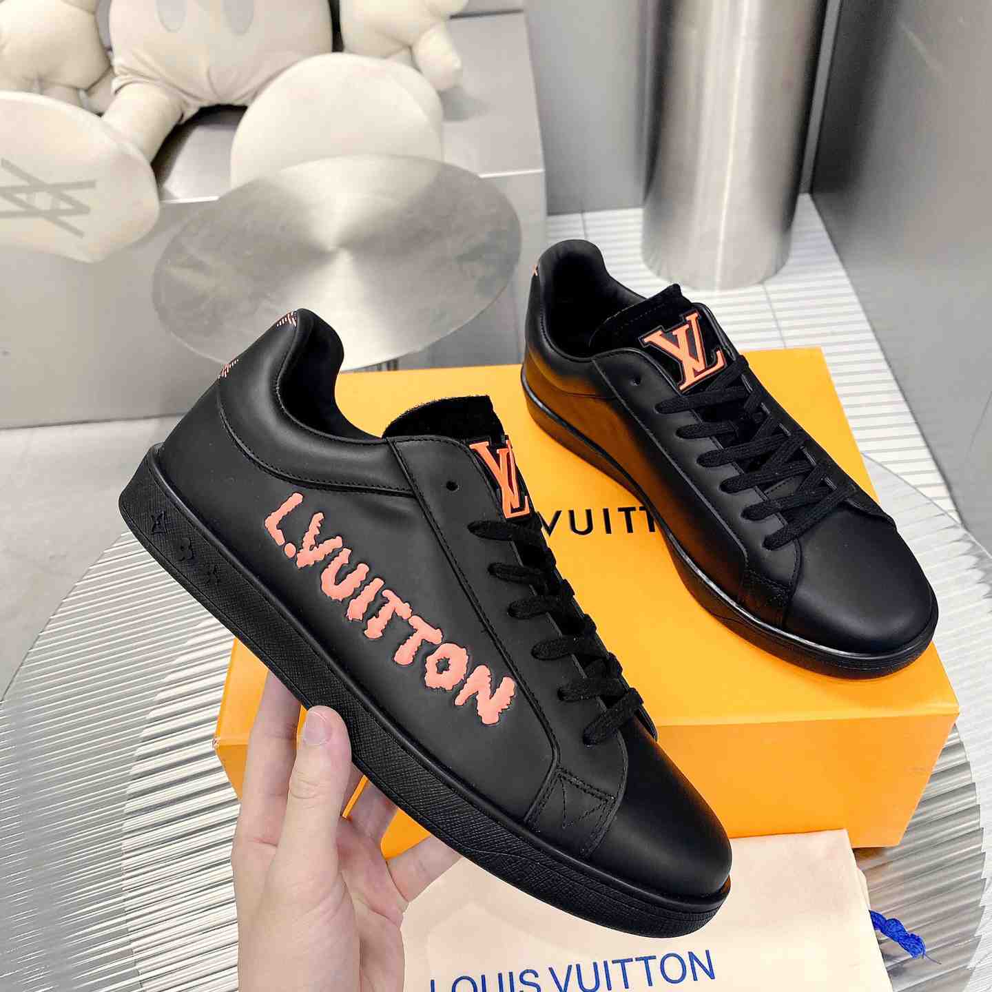 Louis Vuitton Luxembourg Samothrace Sneakers   1A9JCM - DesignerGu