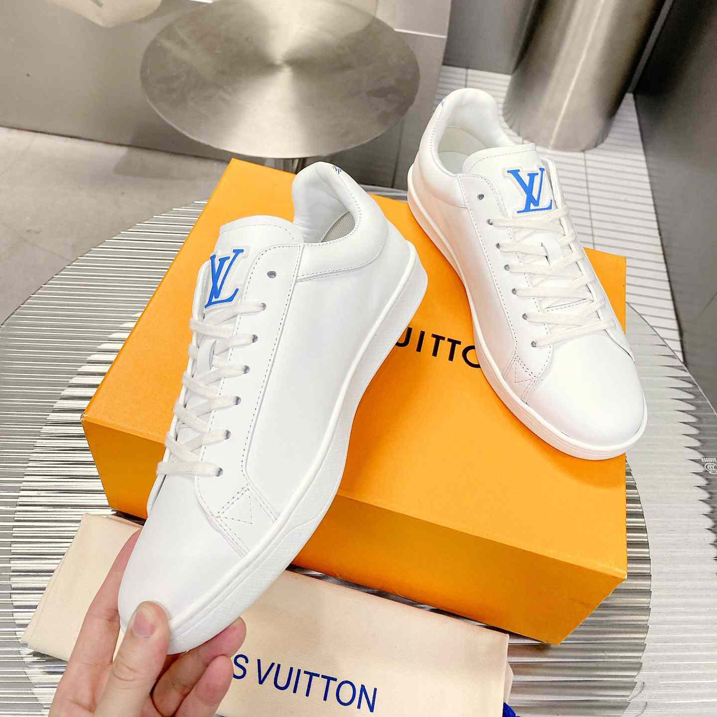 Louis Vuitton Luxembourg Samothrace Sneakers     1A9JDT - DesignerGu