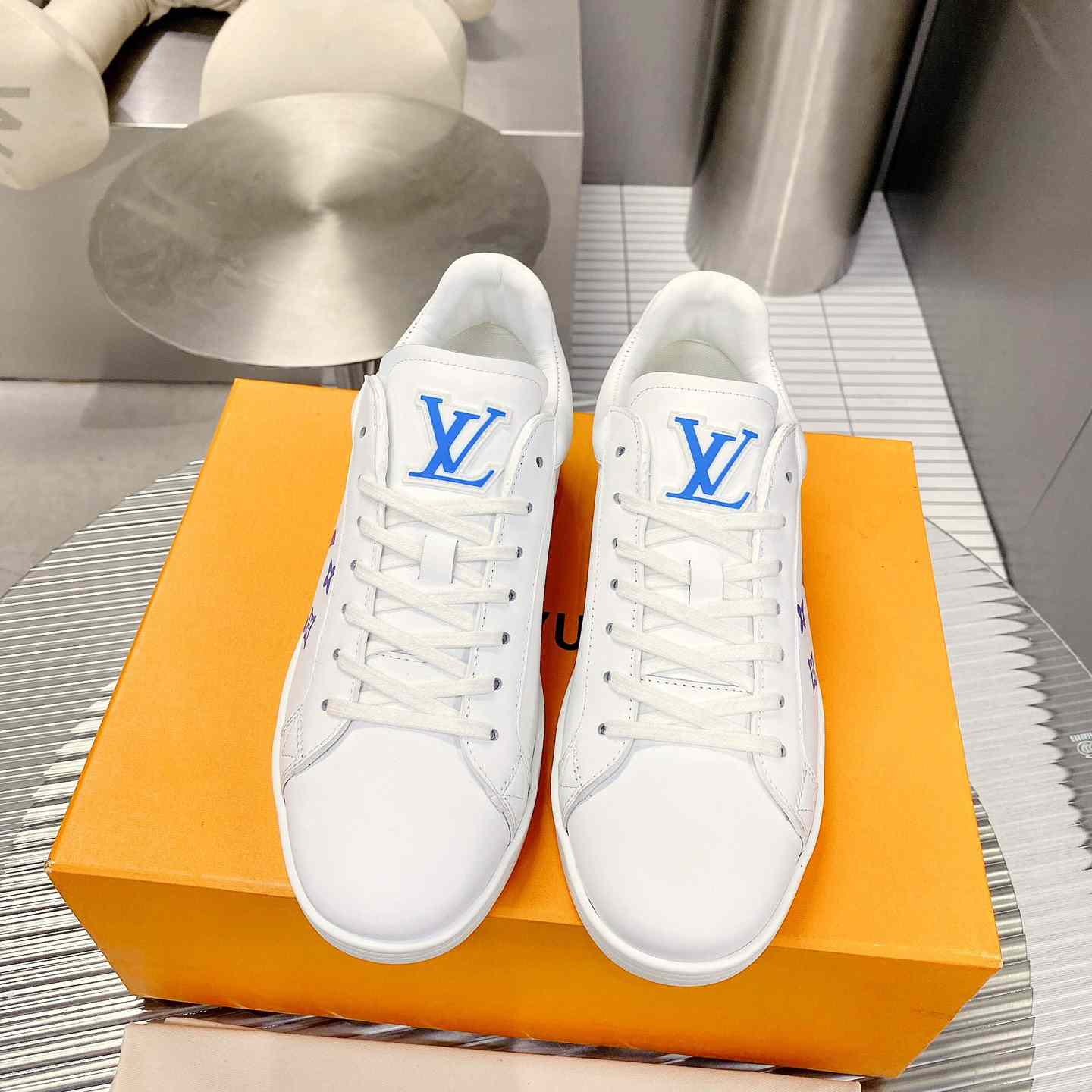 Louis Vuitton Luxembourg Samothrace Sneakers     1A9JDT - DesignerGu