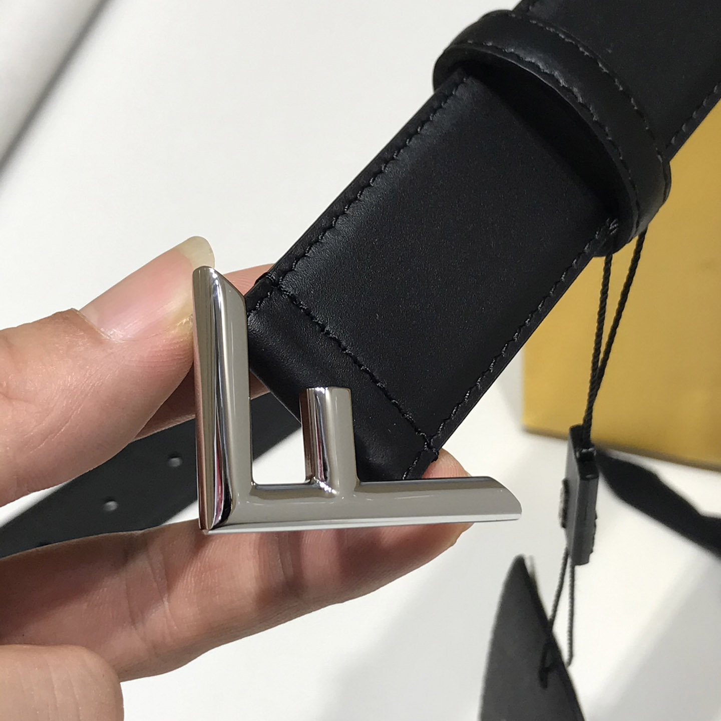 Fendi Black Leather Belt - DesignerGu