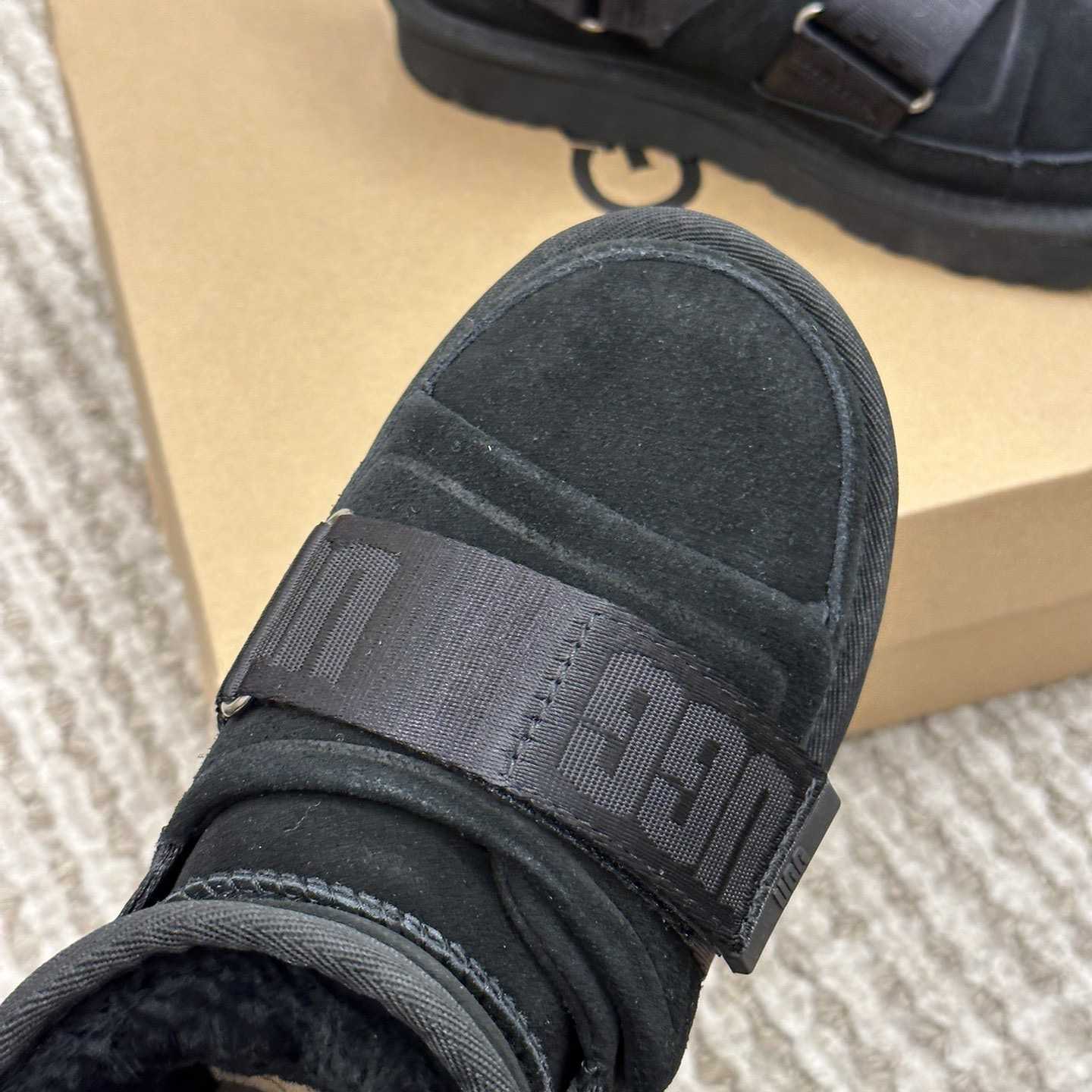 Ugg Logo Boots - DesignerGu