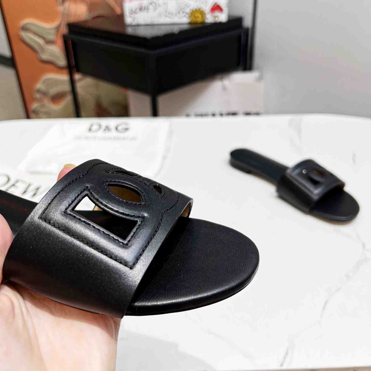 Dolce & Gabbana  DG Logo Leather  Sandal - DesignerGu