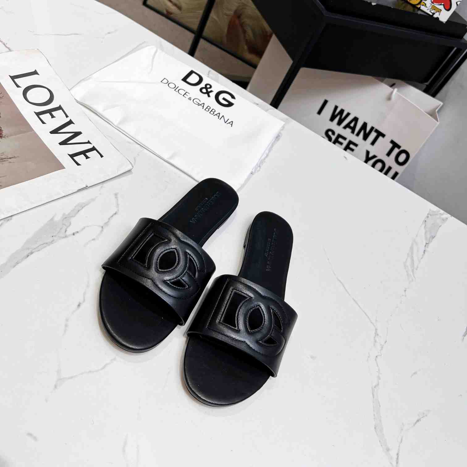 Dolce & Gabbana  DG Logo Leather  Sandal - DesignerGu