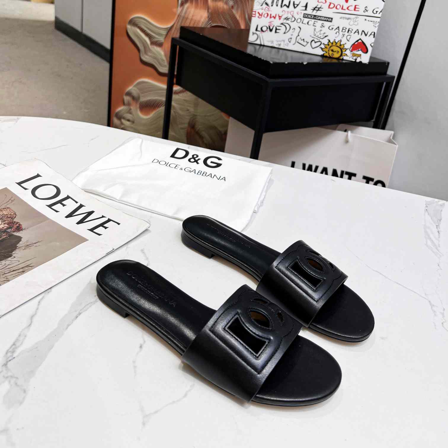 Dolce & Gabbana  DG Logo Leather  Sandal - DesignerGu