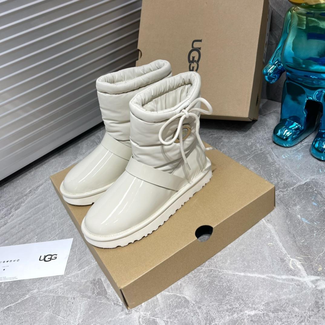 Ugg Logo Boots - DesignerGu